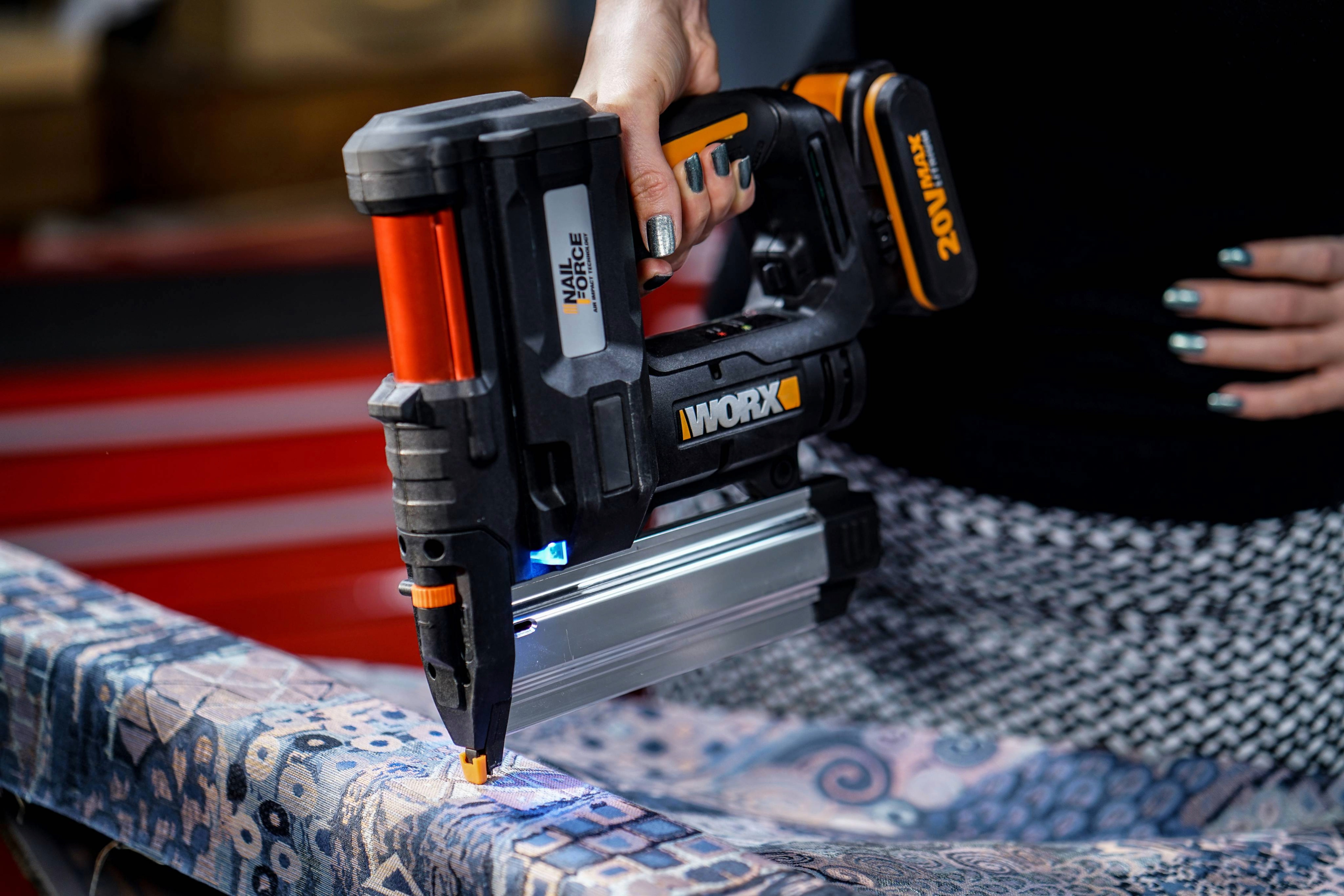 Worx WX840 - Grapadora Clavadora 20V 2.0Ah (1 bat)
